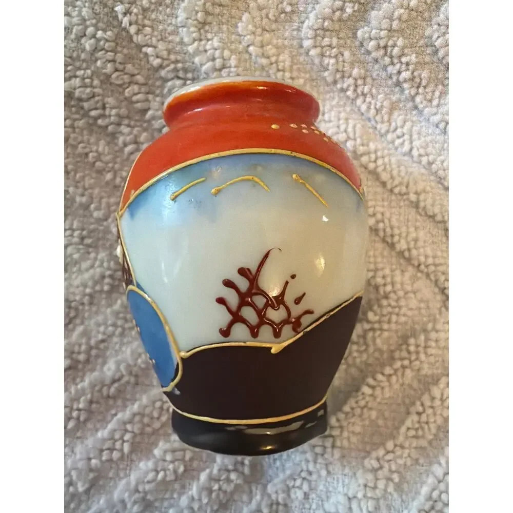 Vintage Porcelain Japanese Vase Woman Design Gold Accents Occupied Japan 2.75